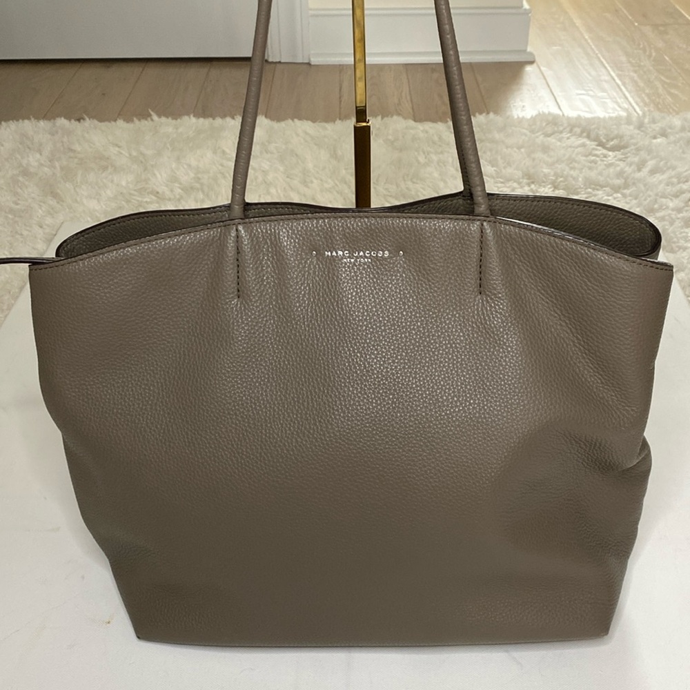 Marc Jacobs Taupe Pebble Leather Bag. EUC.